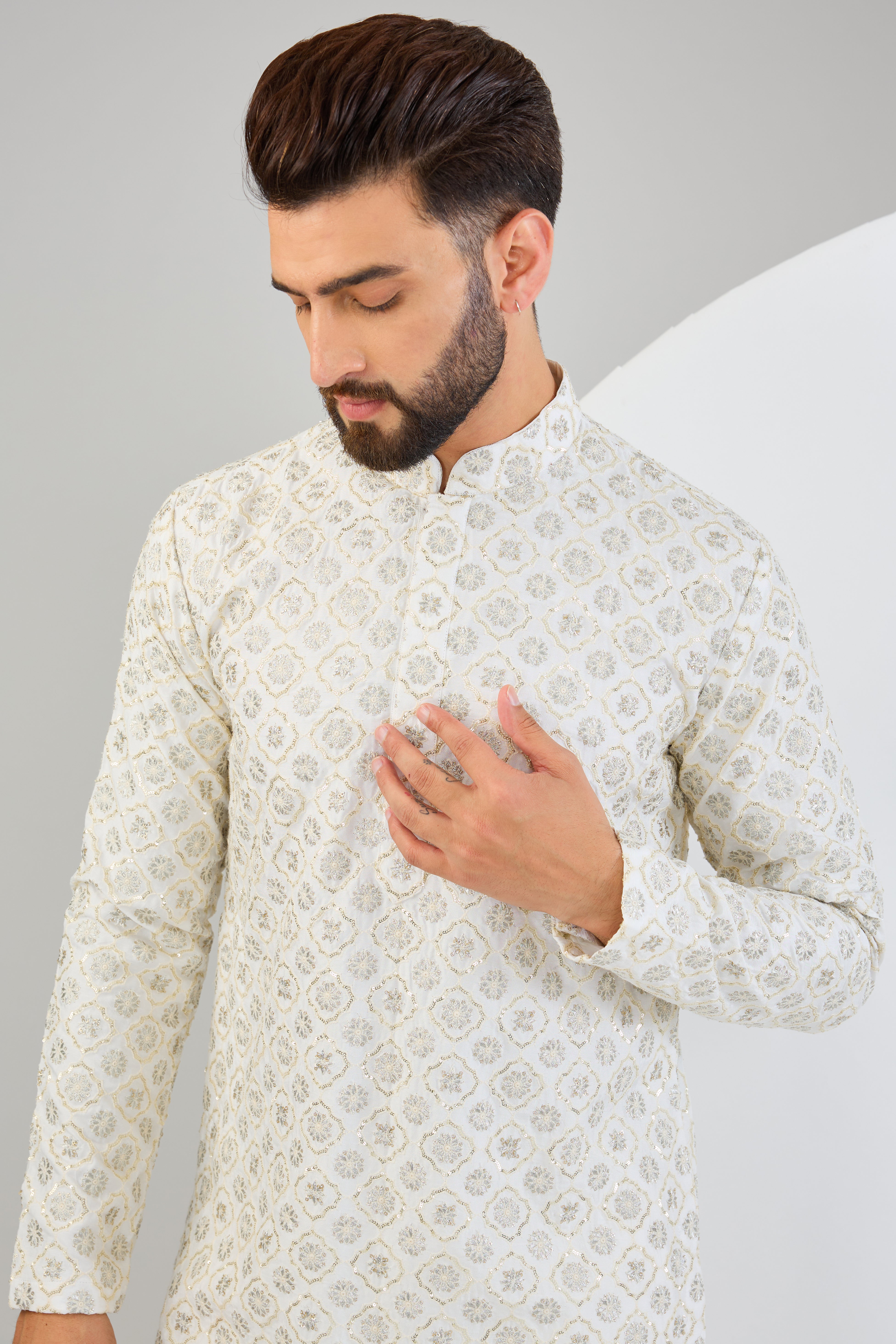 Cream mirror-work kurta with intricate gold sequin highlighting.&nbsp; - kasbahmen