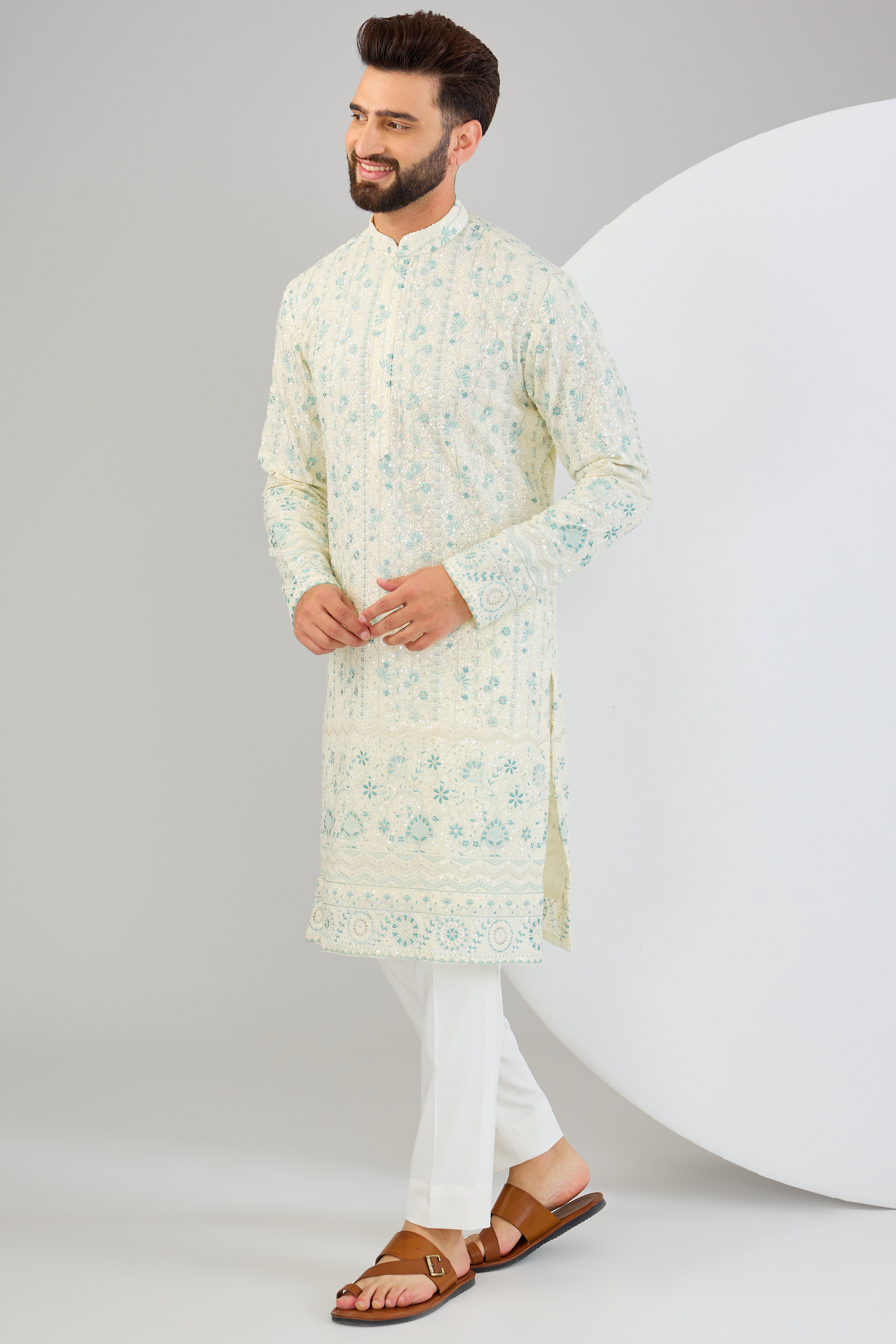 Cream chikankari kurta with intricate floral embroidery. - kasbahmen