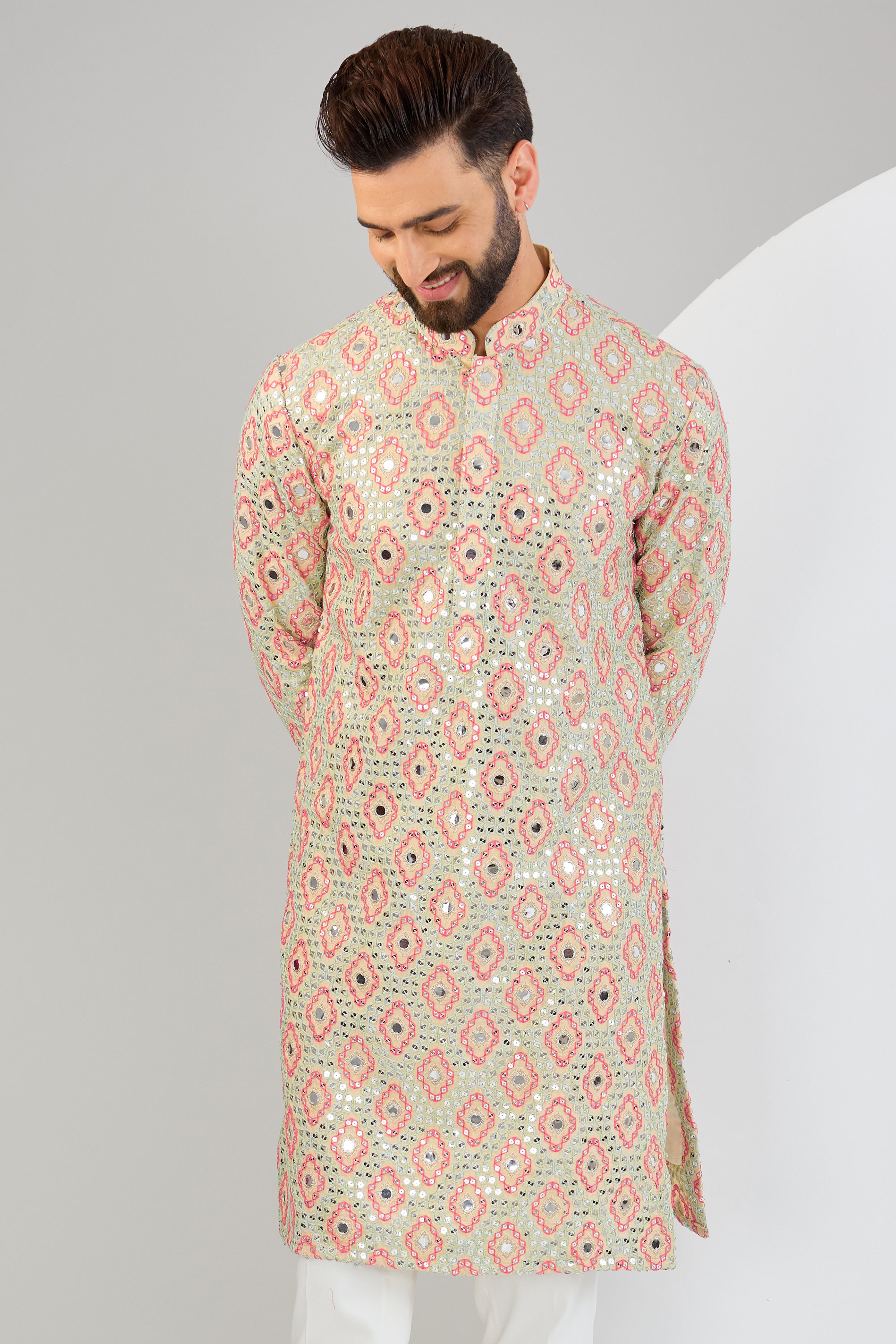 Signature cream mirror-work kurta with intricate mulit-thread work and zari-detailing. - kasbahmen