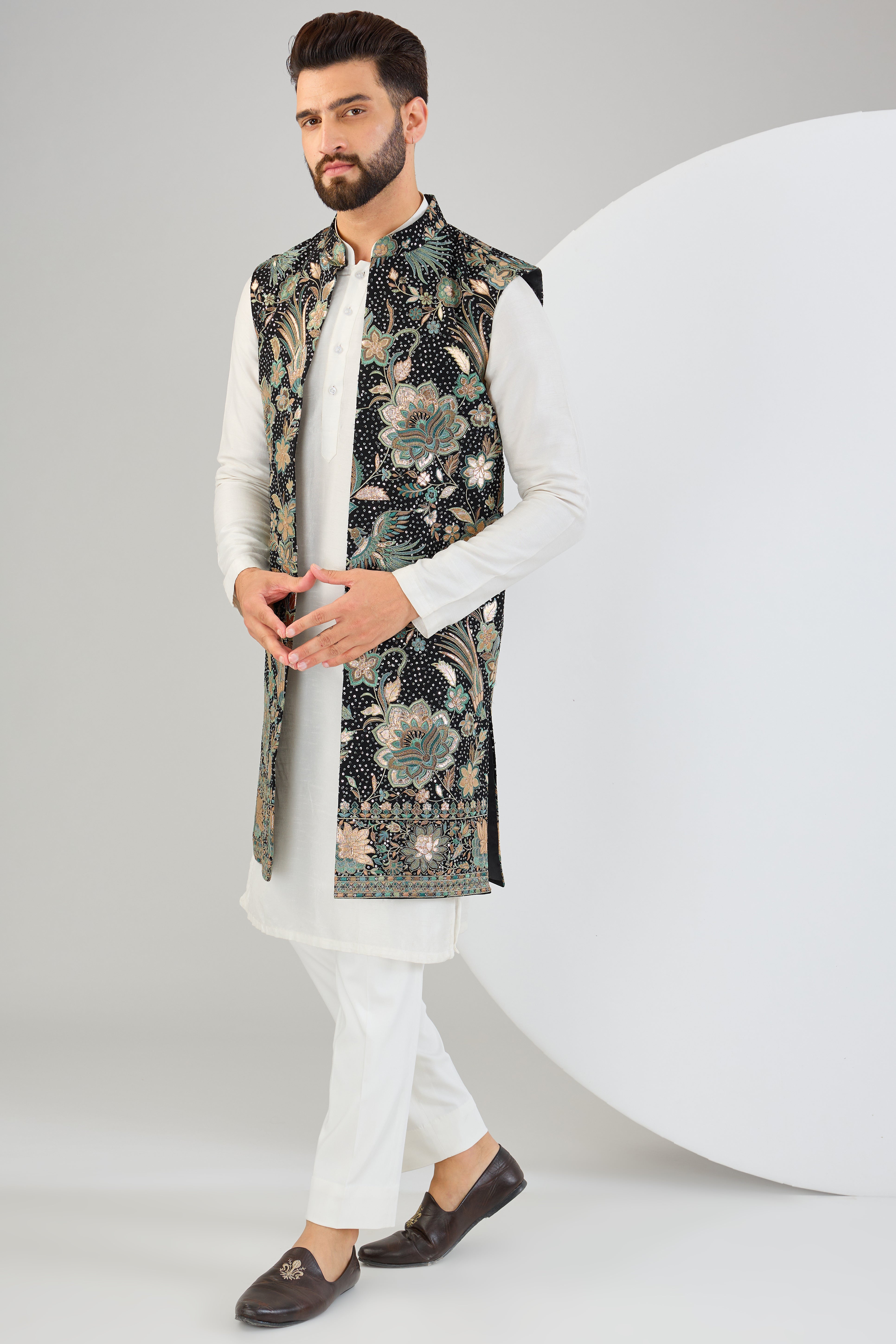 Black flora and fauna long open jacket. - kasbahmen