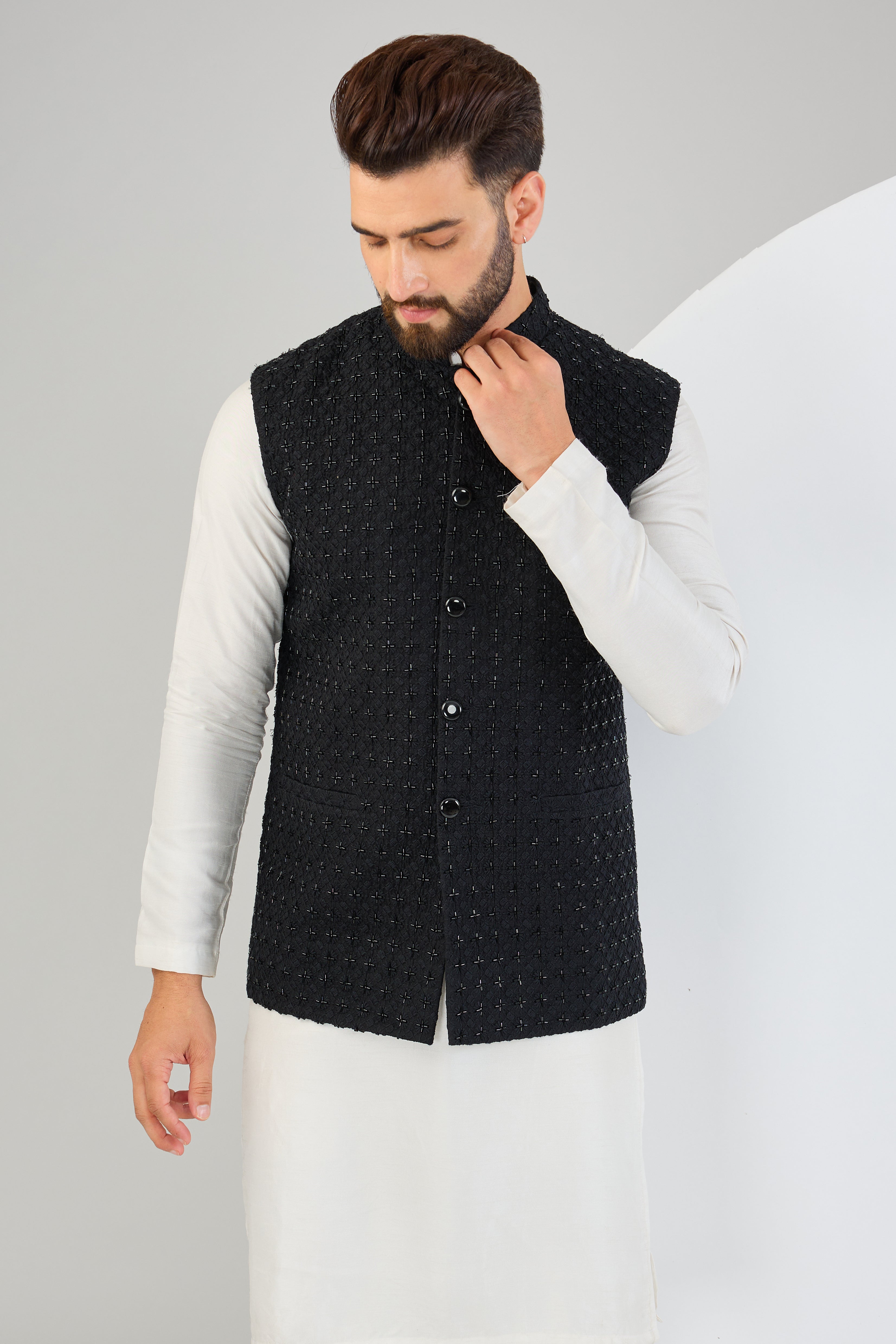 Black short jacket with heavy cut-dana embroidery. - kasbahmen