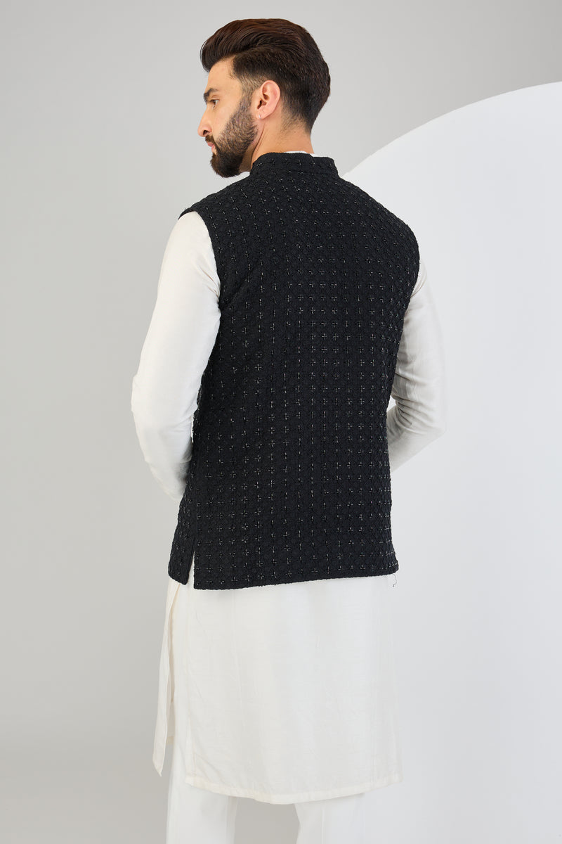 Black short jacket with heavy cut-dana embroidery. - kasbahmen