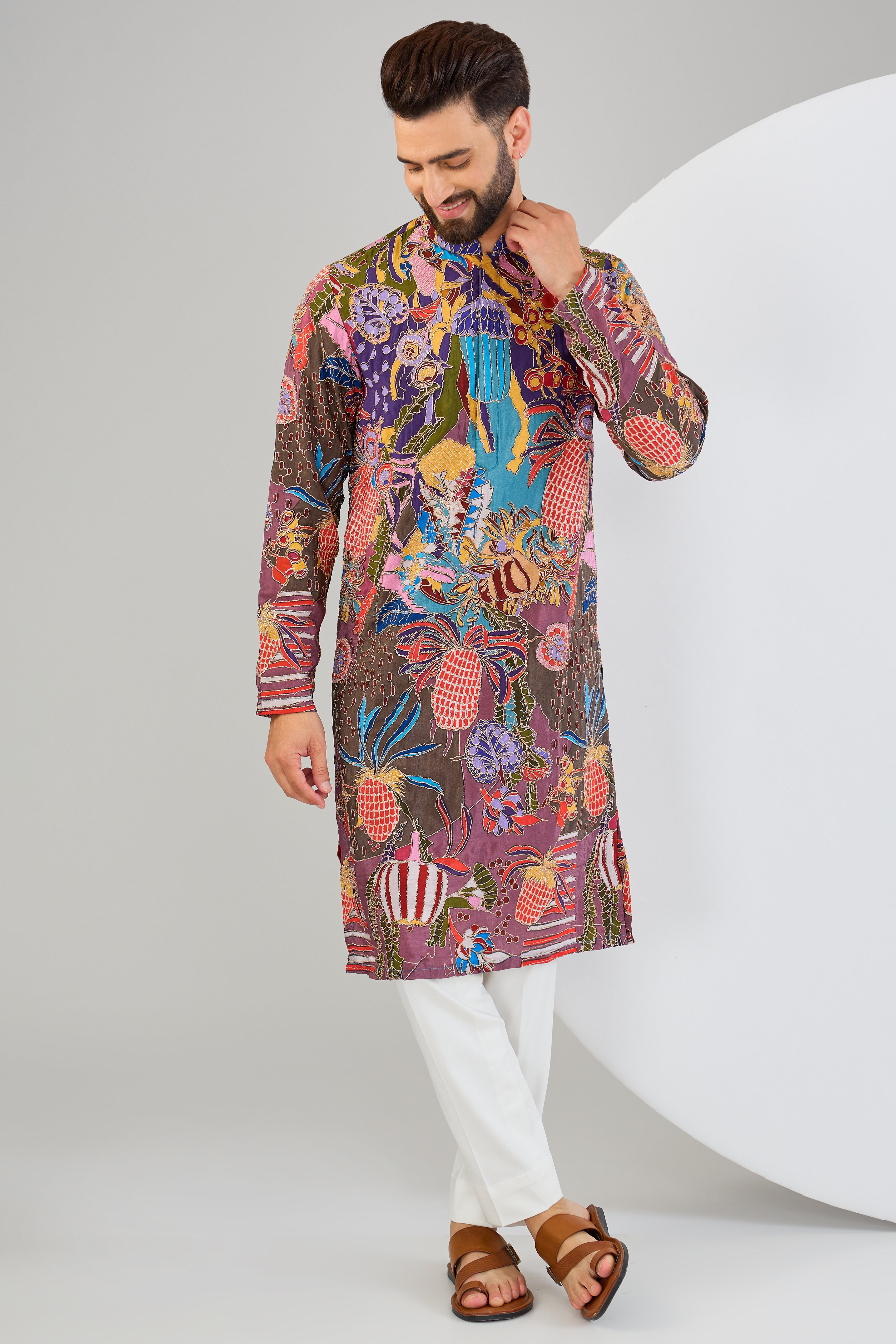 Muti-colour abstract kurta with highlights of zari embroidery. - kasbahmen