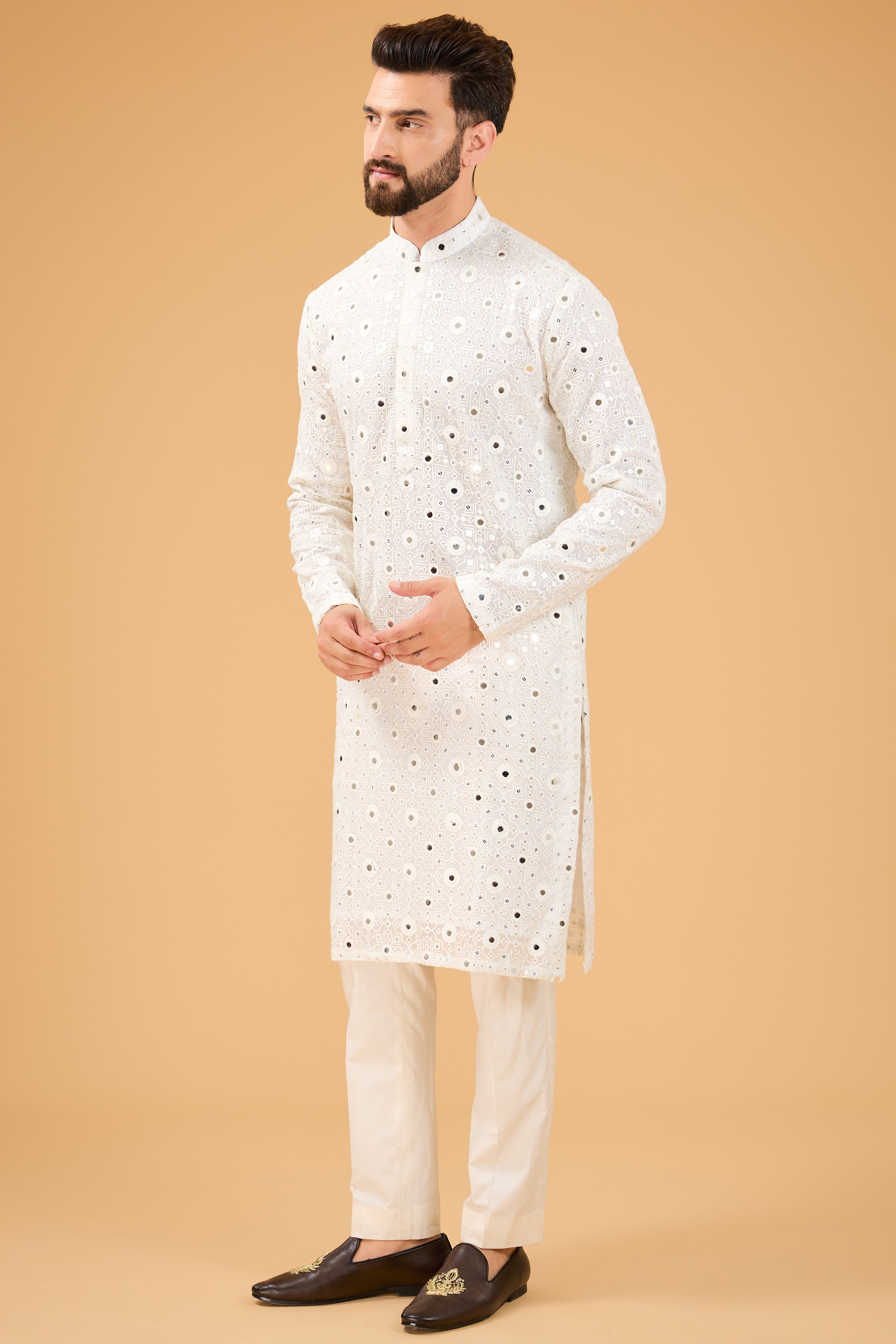 Classic white mirror-work kurta. - kasbahmen