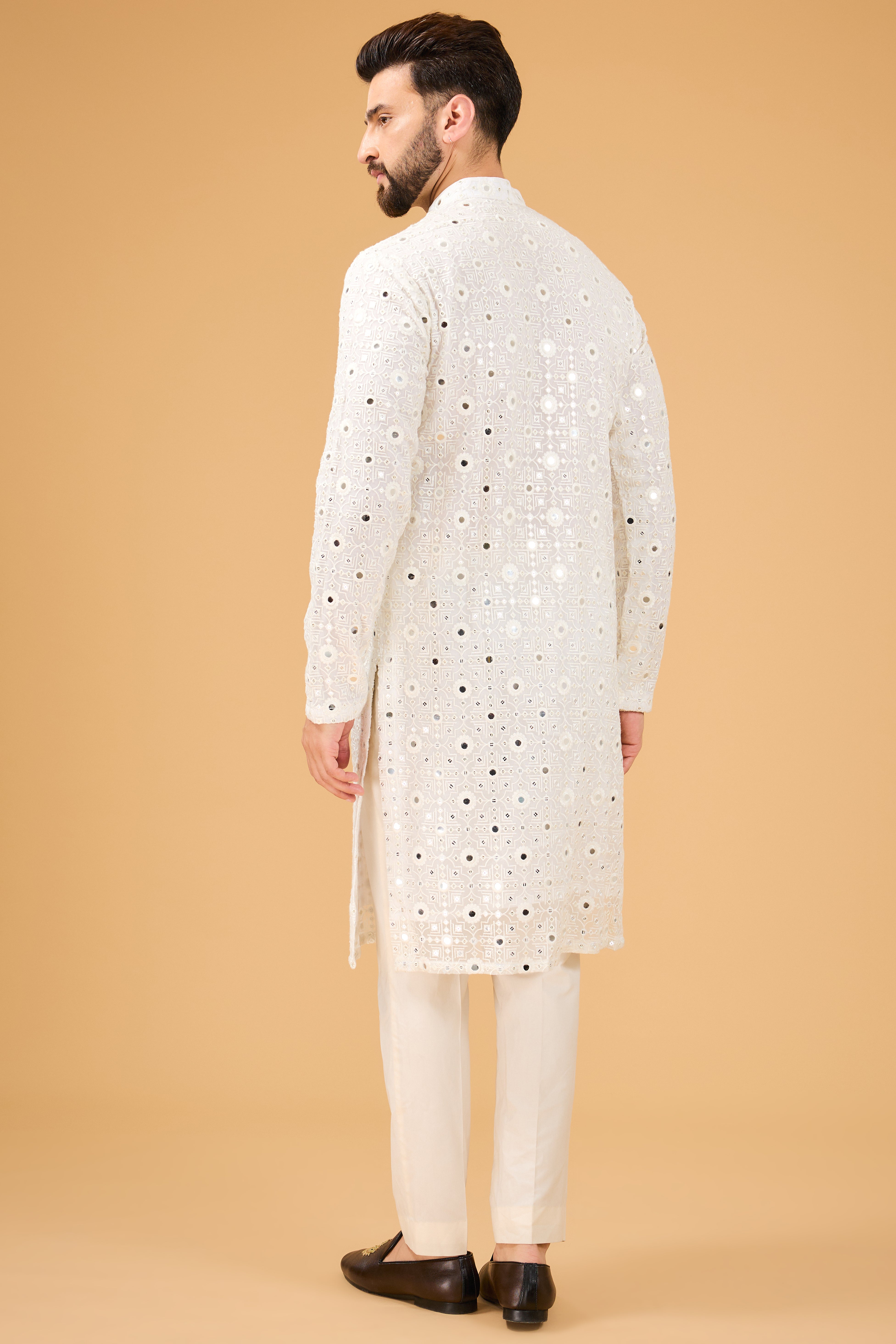 Classic white mirror-work kurta. - kasbahmen