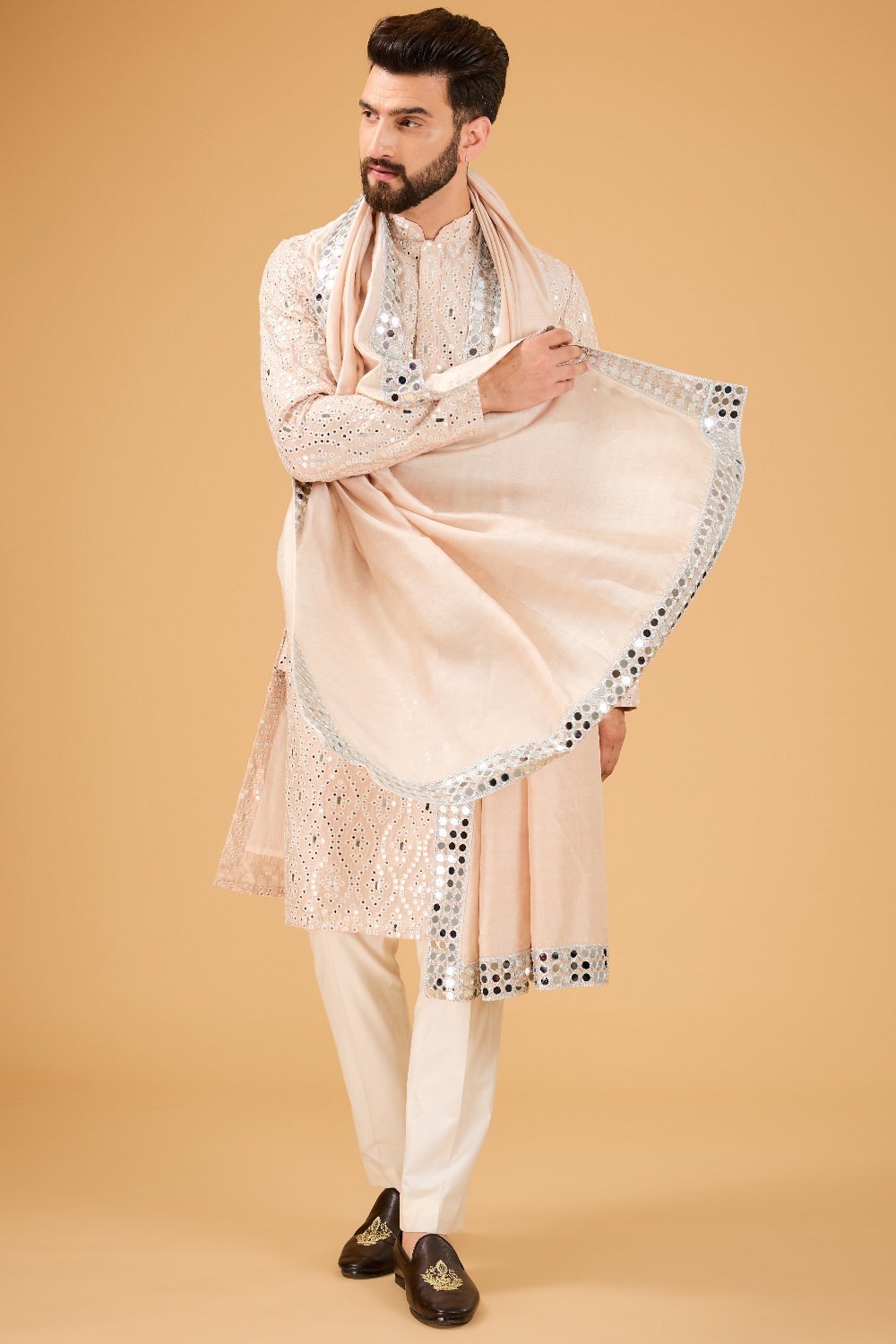 Signature cream-beige mirror work kurta paired with mirror-work stole. - kasbahmen