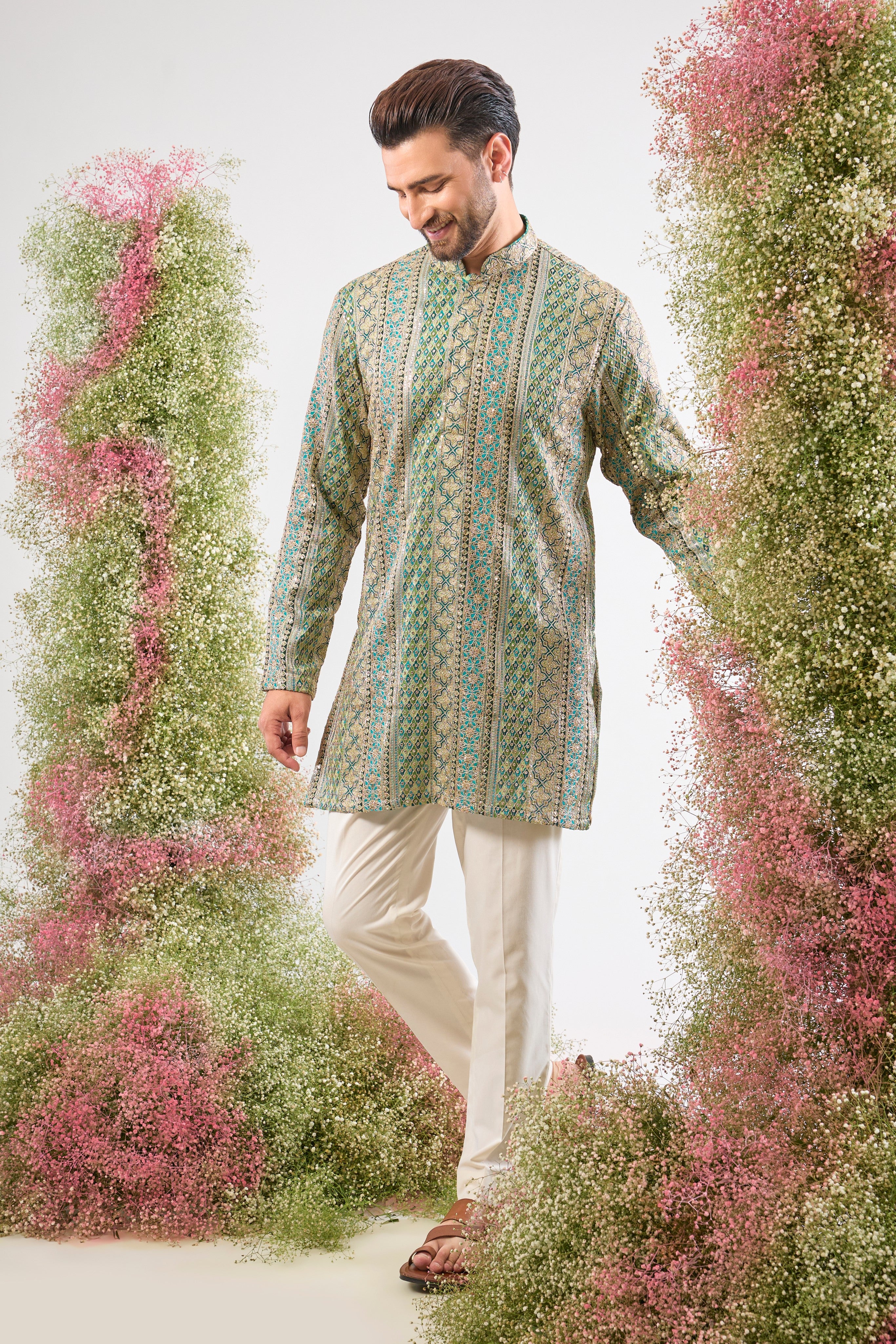 Our Turquoise-Multicoloured short Kurta features breathtaking Heavy Zari and detailed, intricate Sequin Embroidery. Get ready for the spotlight! 💖