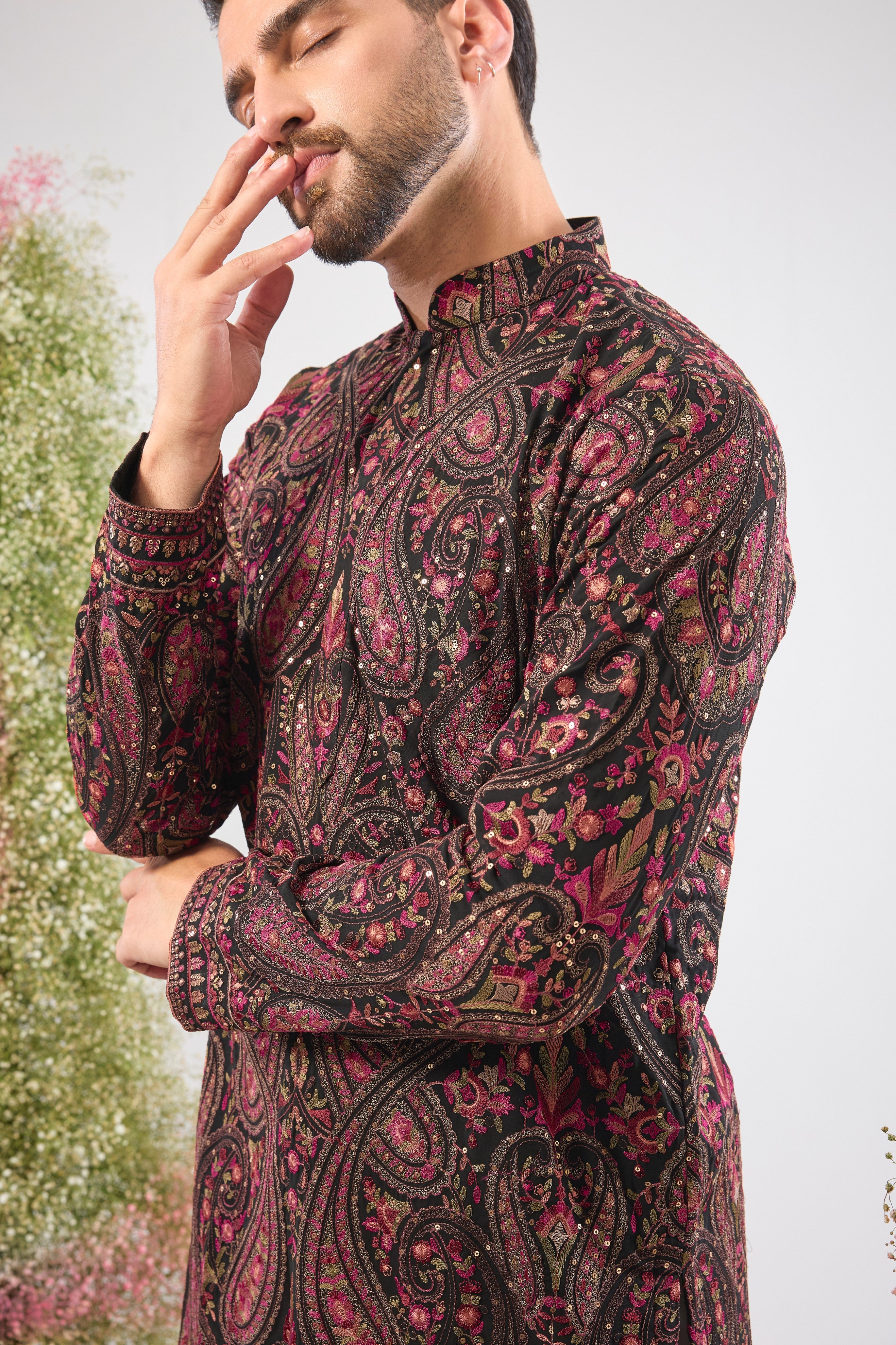 Black brilliance. Rich heritage. This Short Kurta features Detailed Kashmiri Thread Work, a classic Jamawar Pattern, multi-colour threads, and subtle sequins. Absolutely stunning.