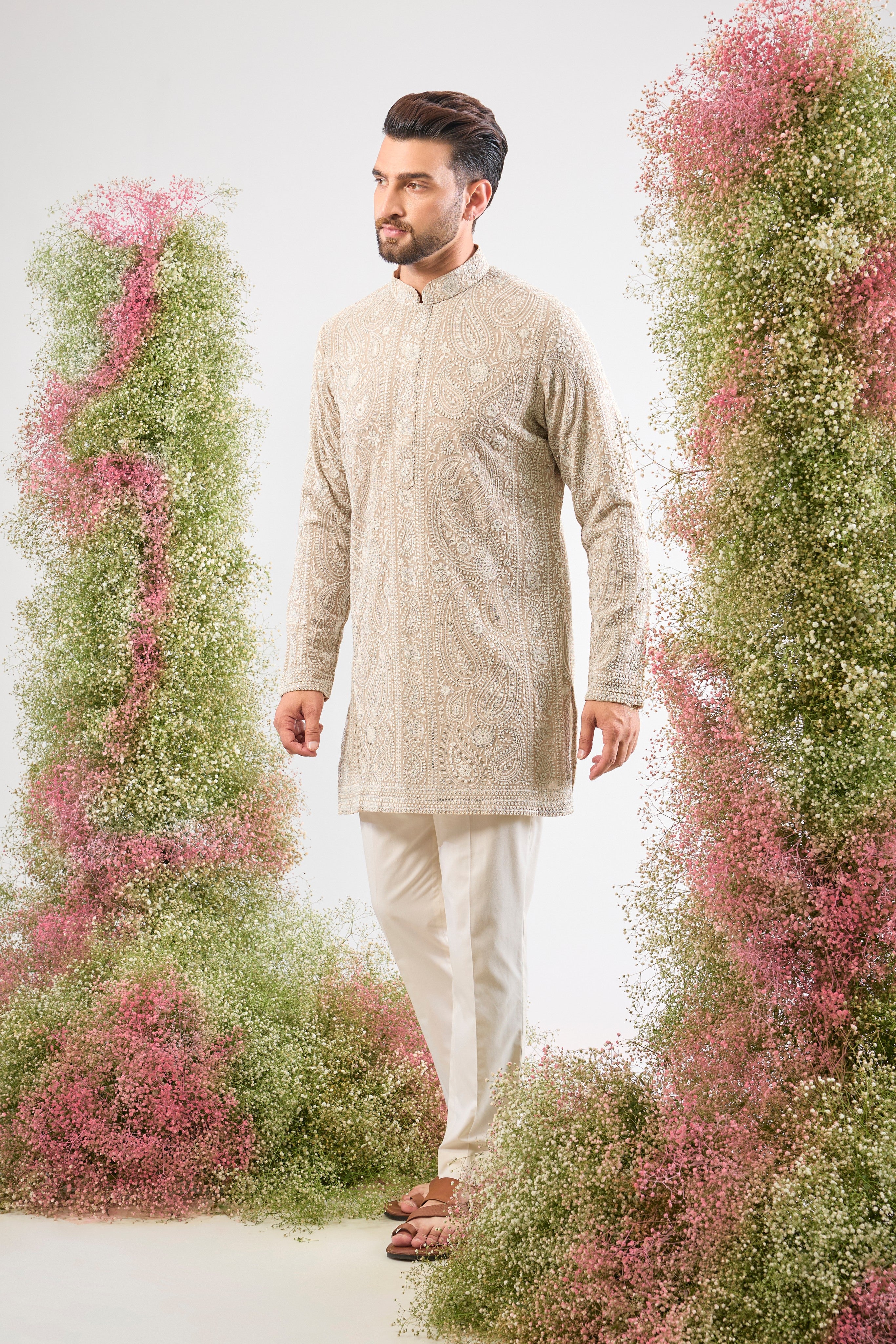 This Beige Brown Short Chikankari Kurta features exquisite Detailed Paisley Figures rendered in classic Cream Thread Work. The combination of the traditional Chikankari technique and Delicate