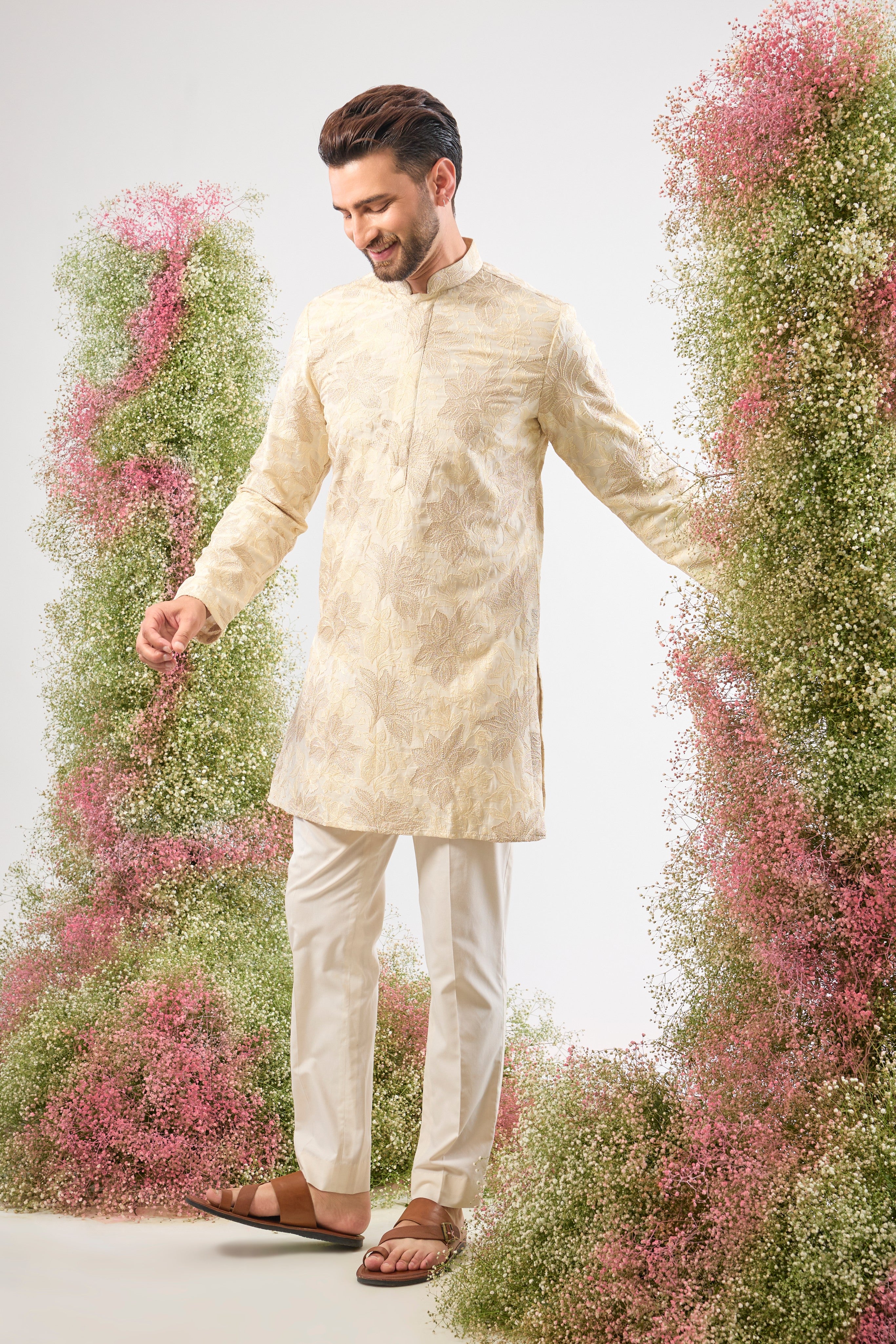 his Beige Floral Short Chikankari Kurta is a magnificent showcase of texture, featuring rich Detailed Floral Embroidery and elegant Self Zari Work.
