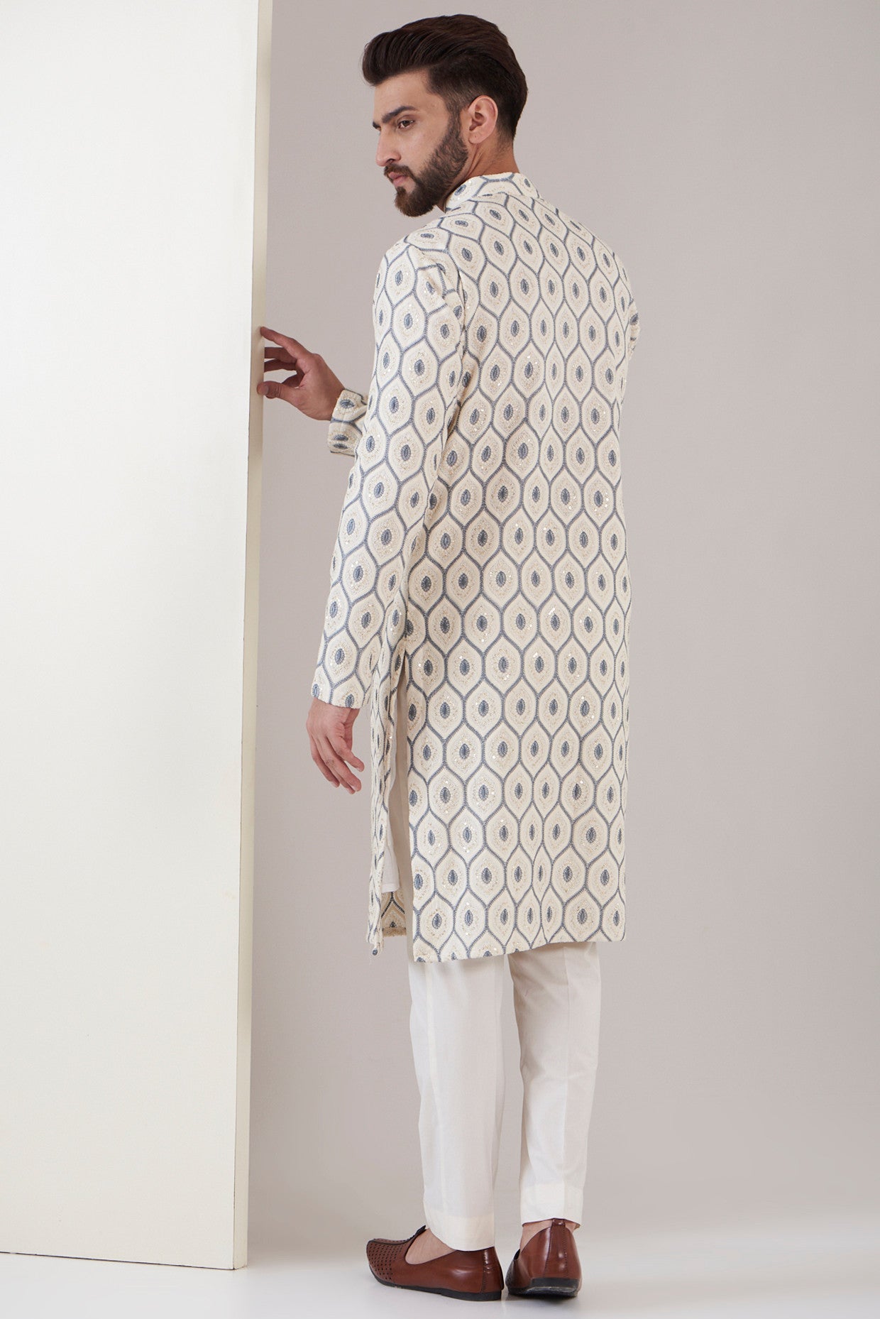 White chikankari kurta - kasbahmen