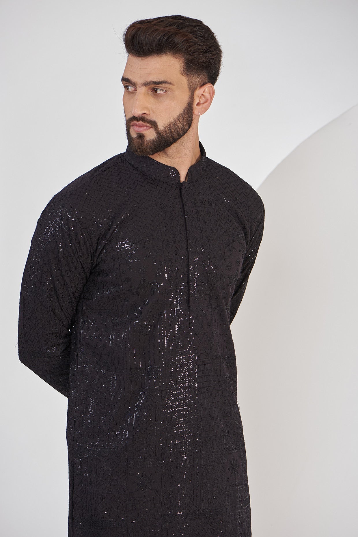 Black Embroidered kurta with thread and sequins work - kasbahmen