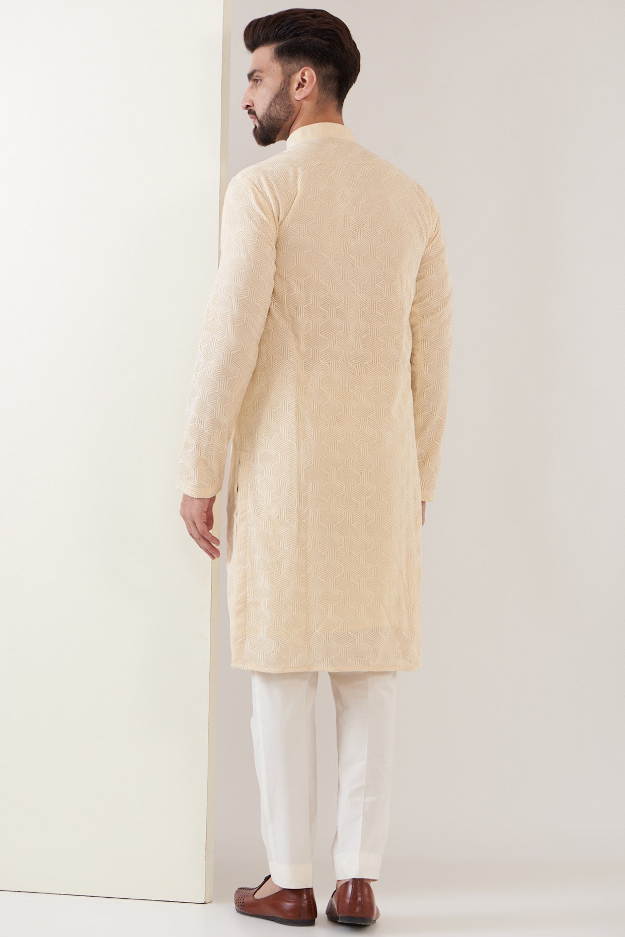 Beige chikankari kurta - kasbahmen