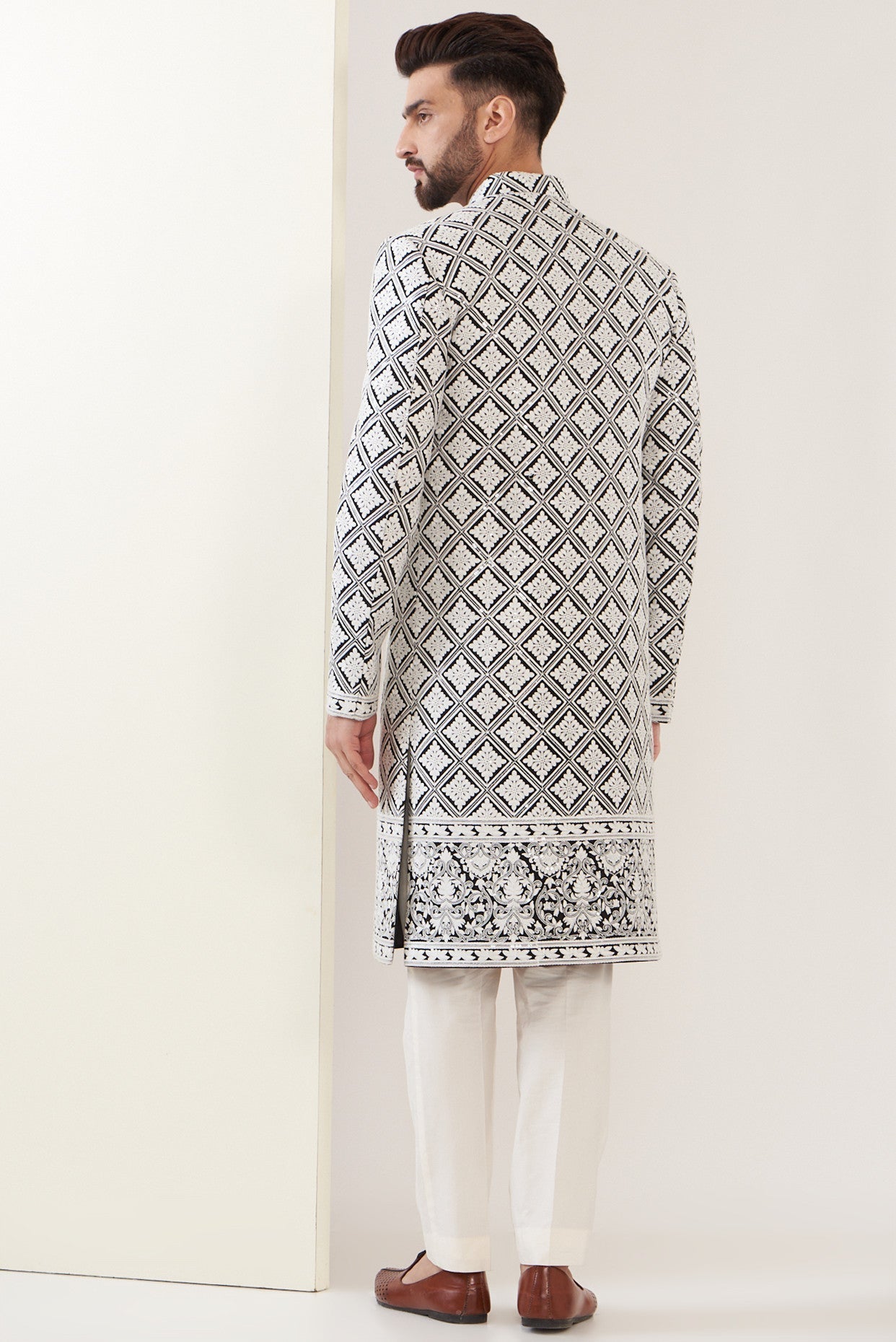 Kashmiri embroidred sherwani - kasbahmen