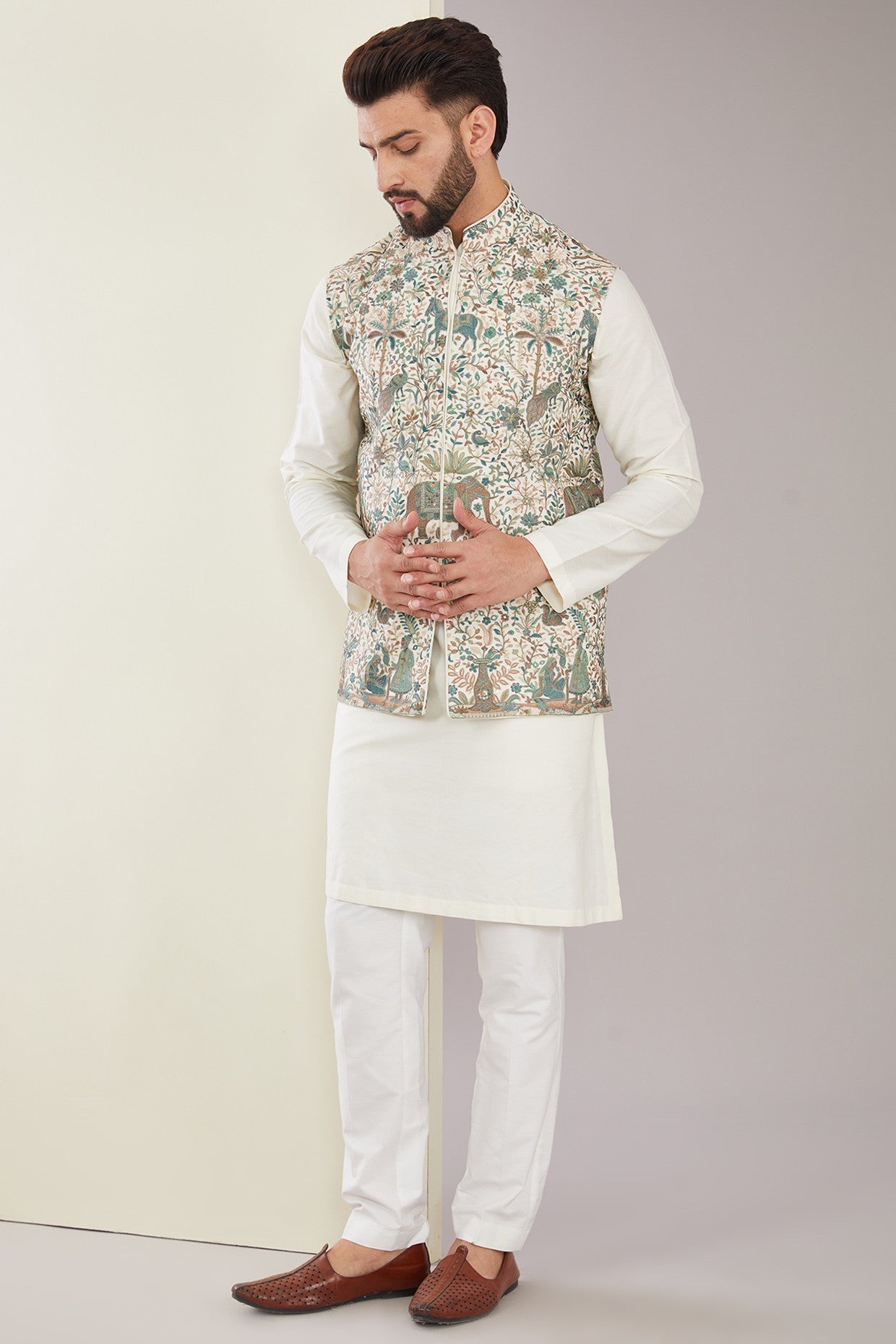 Kashmiri Embroidered Short Nehru Jacket - kasbahmen