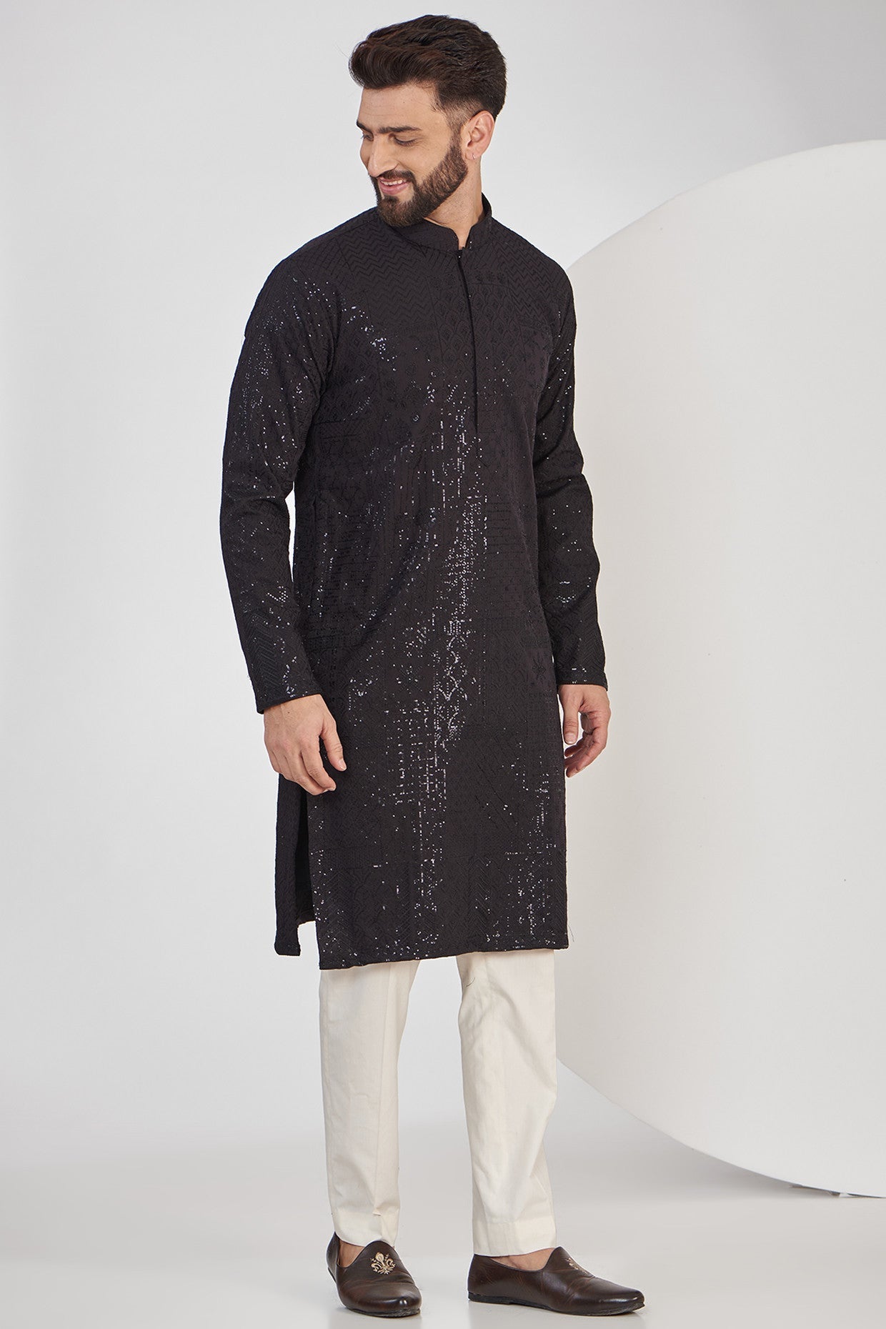 Black Embroidered kurta with thread and sequins work - kasbahmen