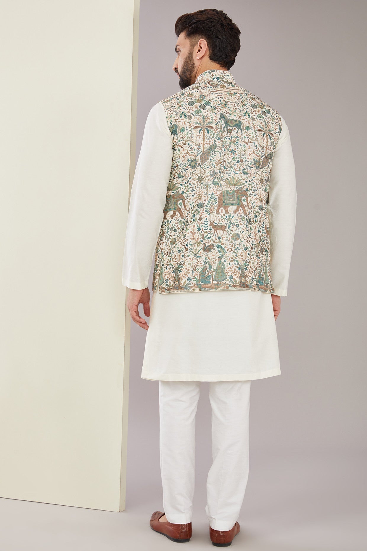 Kashmiri Embroidered Short Nehru Jacket - kasbahmen