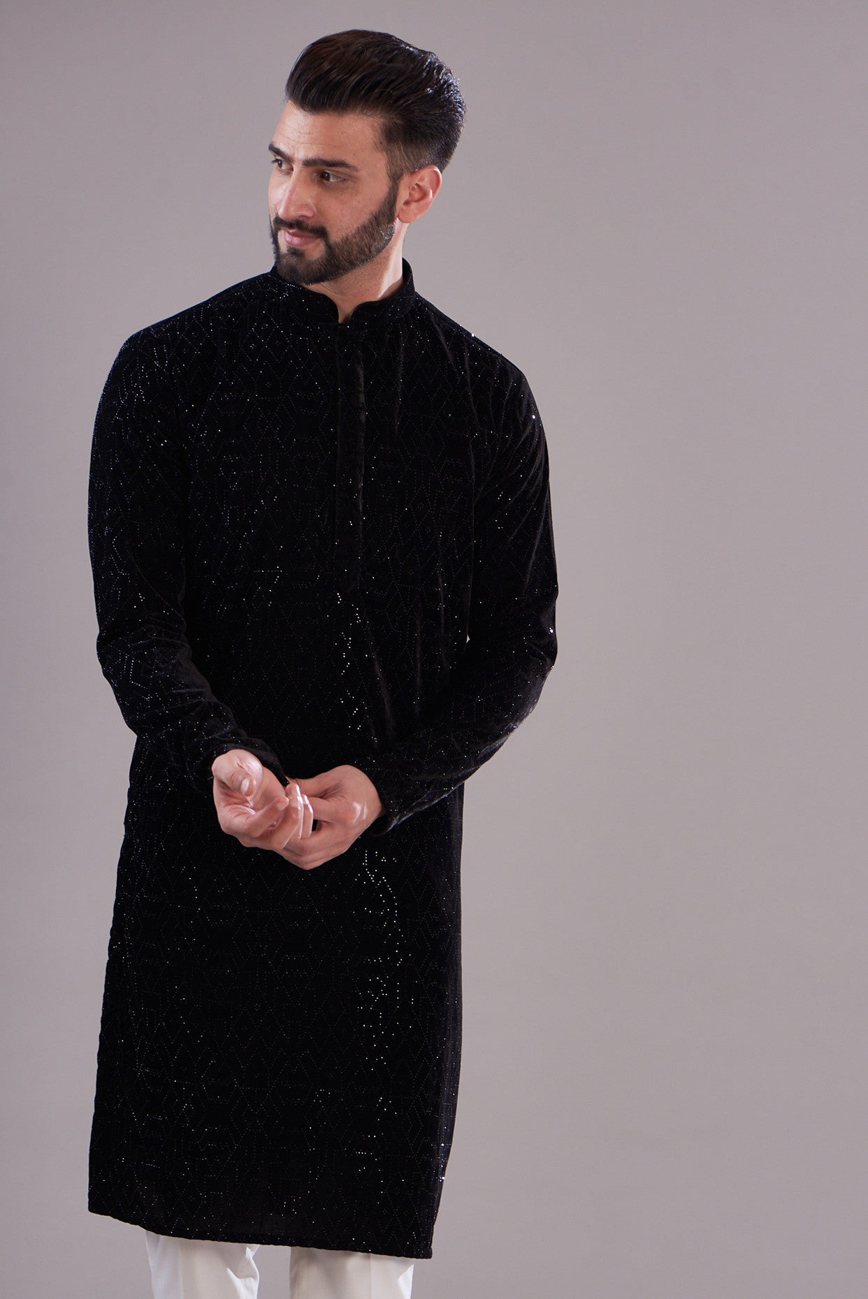 Black geometrically embrodried kurta - kasbahmen