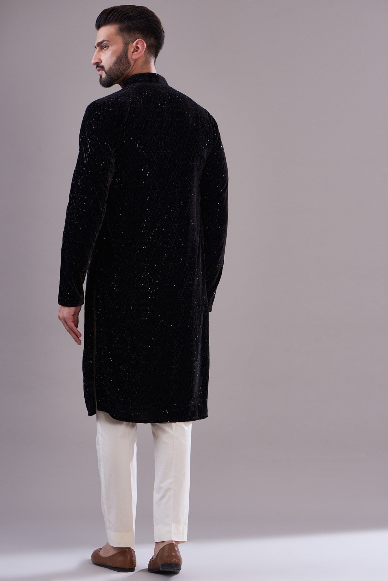 Black geometrically embrodried kurta - kasbahmen