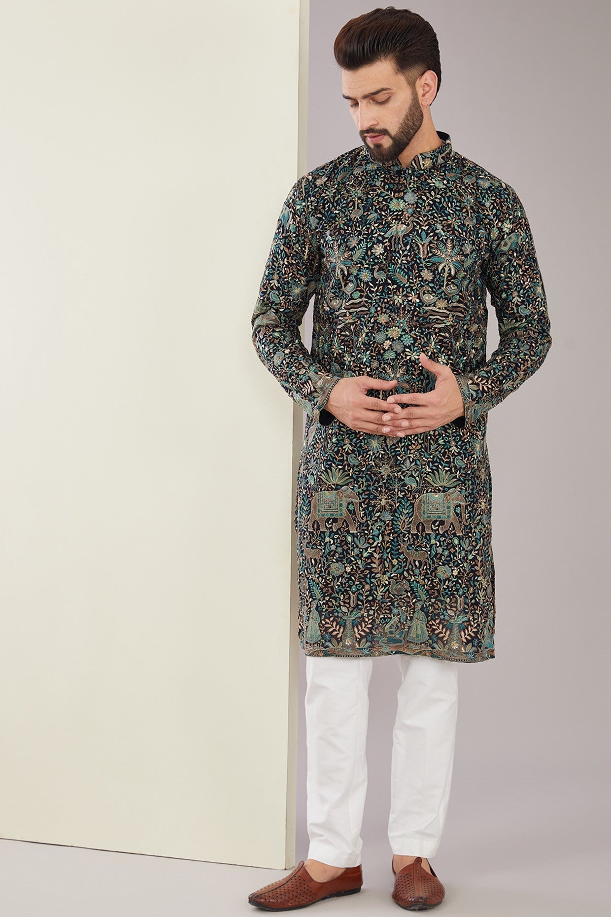 Black Kashmiri Embroidered Kurta - kasbahmen