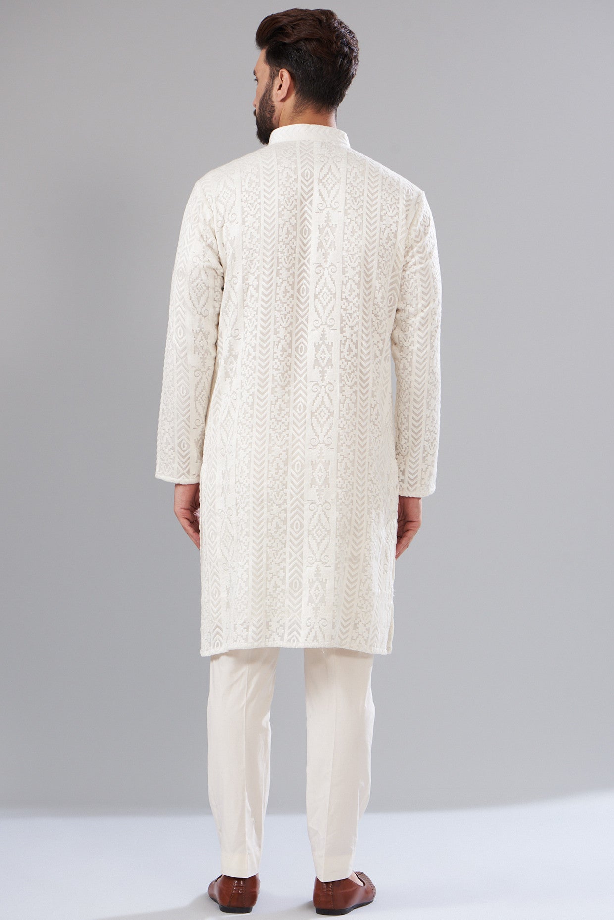 White threadwork chikankari kurta - kasbahmen