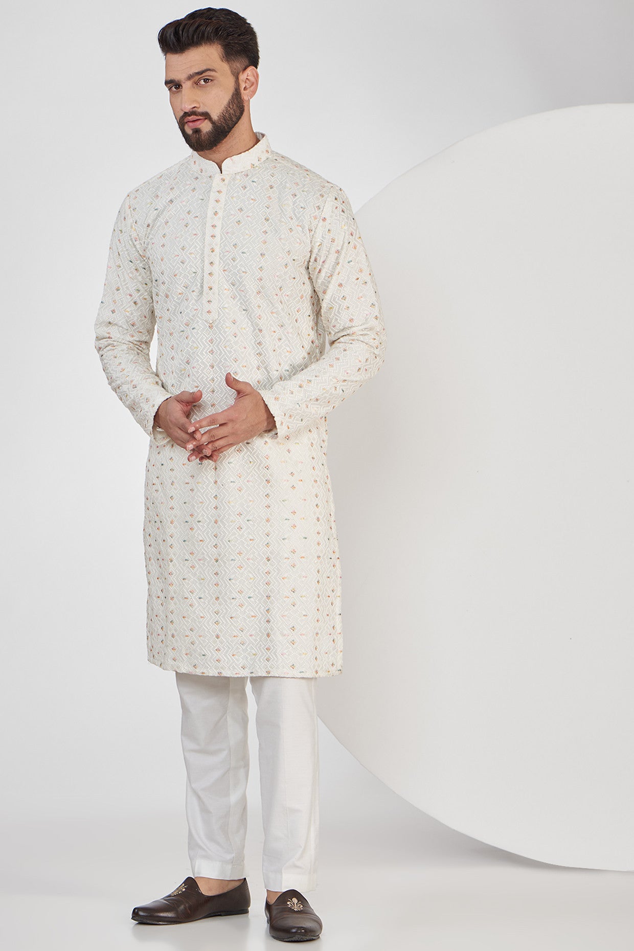 White Geometrically Embroidered Kurta with Multi threadwork - kasbahmen