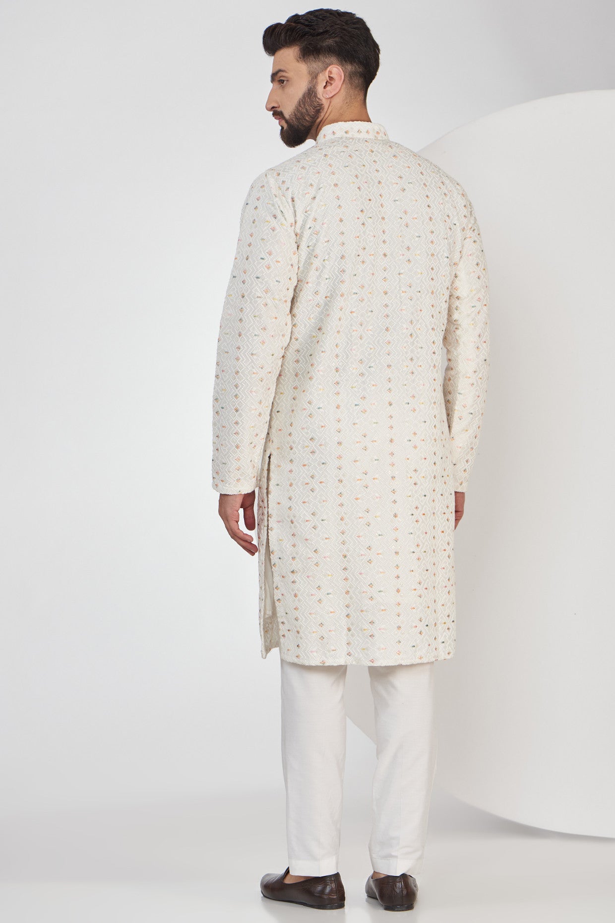 White Geometrically Embroidered Kurta with Multi threadwork - kasbahmen