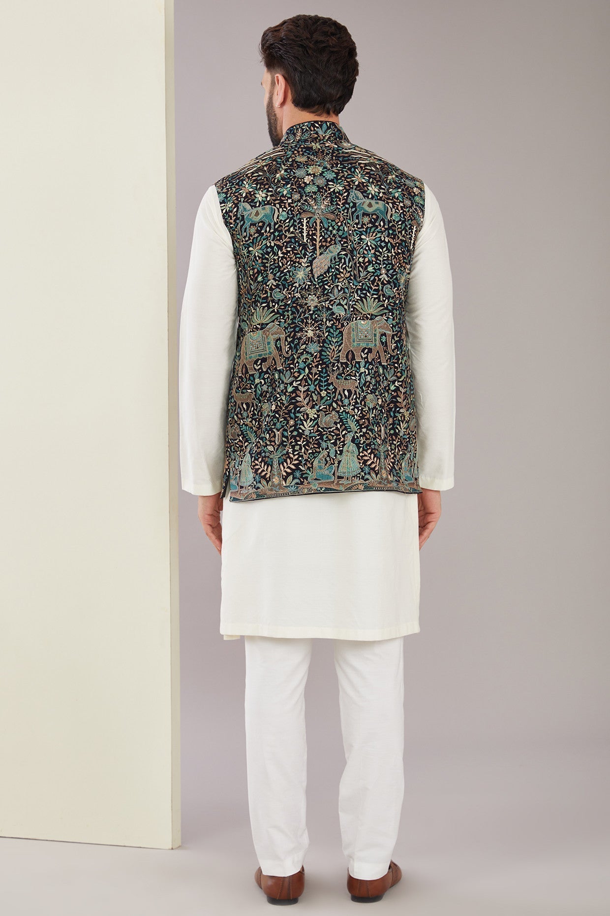 Kashmiri Embroidered Short Nehru Jacket - kasbahmen