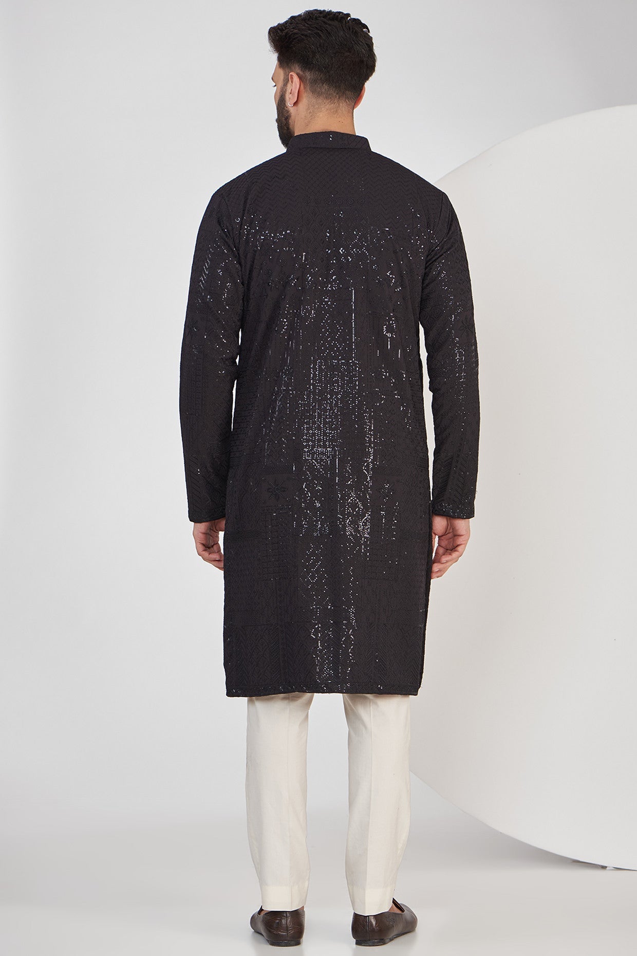 Black Embroidered kurta with thread and sequins work - kasbahmen