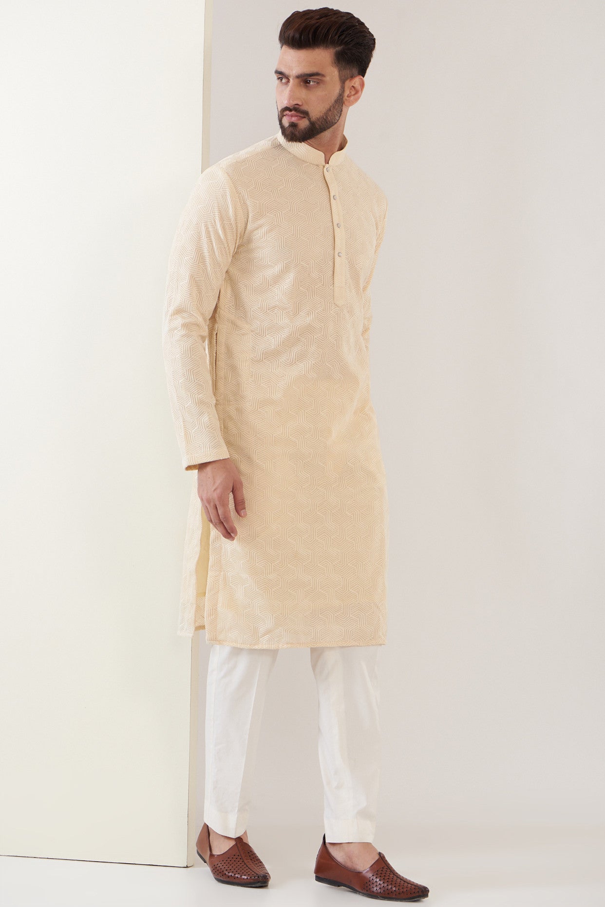 Beige chikankari kurta - kasbahmen