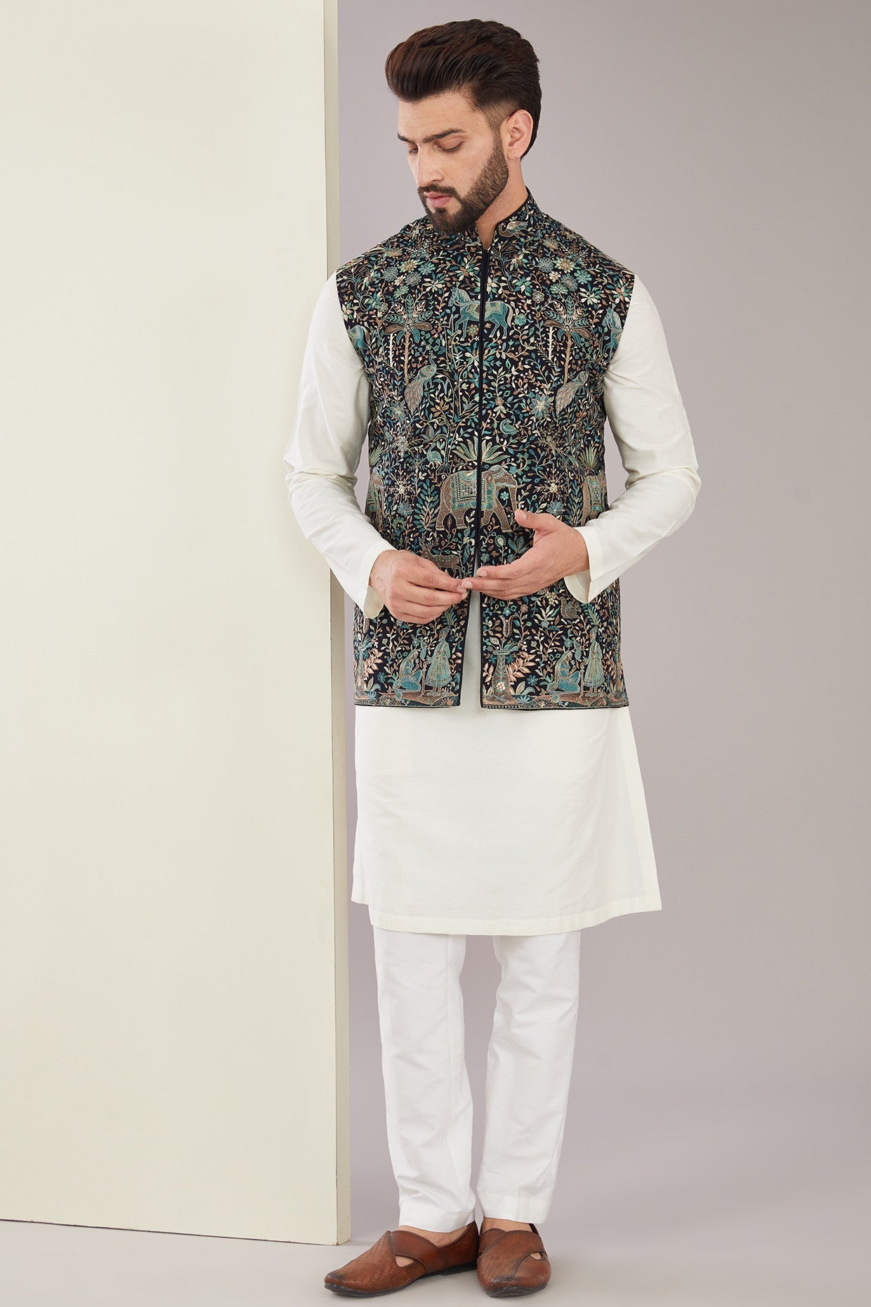 Kashmiri Embroidered Short Nehru Jacket - kasbahmen